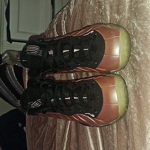 Rose gold/champagne colored foamposite nike size 4y